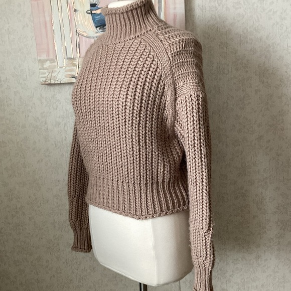 H&M Sweater - Picture 2 of 2